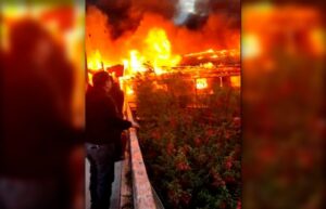 Incendio consumió por completo el único hostal de Puerto Edén