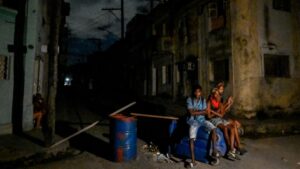 Protestan en Santiago de Cuba  por la falta de comida y los apagones