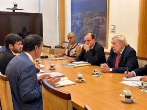 Ministro se comprometió a subsanar puntos del Reglamento de Turismo Antártico