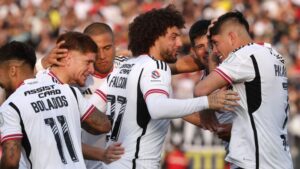 Arturo Vidal lidera la formación de Colo Colo en el Superclásico ante la U