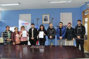 Delegación provincial renueva convenio de colaboración con adultos mayores de Natales