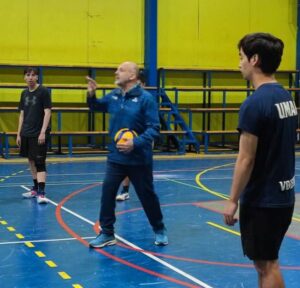 Con gran éxito se bajó el telón a la clínica de vóleibol dictada por argentino Pablo Rico