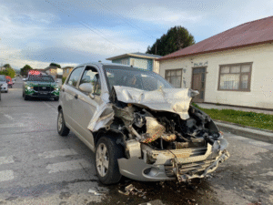 Tres colisiones ayer en  Punta Arenas ocasionaron graves daños materiales