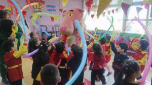 Una tarde multicultural vivieron estudiantes de Escuela España