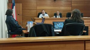 Empleada de local nocturno enfrenta juicio por robo con violencia