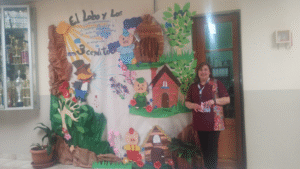 Equipos pedagógicos de Insafa decoraron las puertas con temáticas de libros
