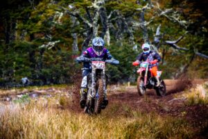 Pilotos regionales y argentinos listos en grilla para la penúltima fecha del Enduro