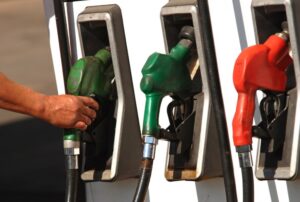Gasolina de 93 octanos superó ayer  los mil 400 pesos y marcó nuevo récord