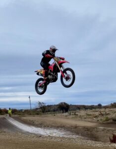 Con el acelerador a fondo se bajó el telón a la temporada del Regional de Motocross
