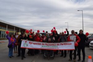 Pacientes con Parkinson marcharon  frente al Centro de Rehabilitación