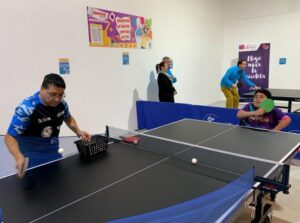 Emotiva demostración de tenis de mesa paralímpico se vivió ayer en Zonaustral