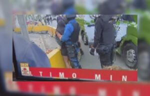 Mujer le quitó el arma a un guardia y disparó a quemarropa