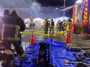 Familia salvó con lo puesto de incendio que destruyó su vivienda