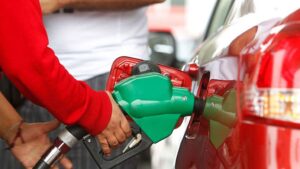Nueva alza en los combustibles: subirán hasta $32,2 por litro a partir de mañana