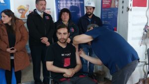 Realizan campaña de vacunación a trabajadores
