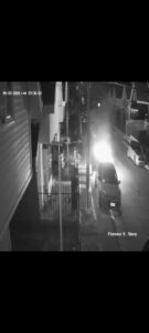 Solitario sujeto prendió fuego a vehículo en calle de la Villa Portal del Estrecho
