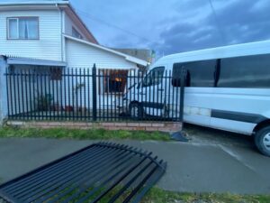 Colisión entre un camión Porter y una Van dejó dos lesionados
