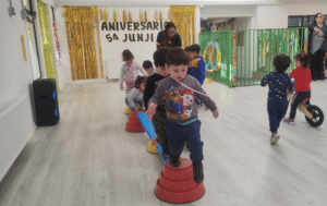 Junji inició celebración de sus 54 años junto a invitados