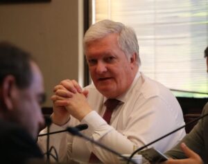 Senador destacó apertura del Puerto Navarino tras firma de concesión