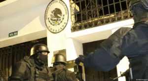México anuncia cierre indefinido de su embajada en Ecuador y suspende servicios consulares