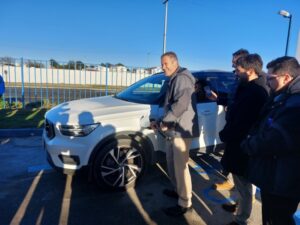 Con la presencia del ministro de Transporte se inauguró el primer electro cargador