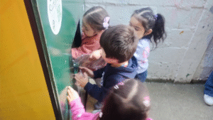 Jardín Infantil “Josefina Braun” cuenta con punto verde para el reciclaje de botellas