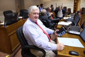 Senador Kusanovic propone eximir del pago de IVA a textos escolares