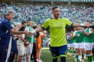 El emotivo adiós de Claudio Bravo al Betis: “Nos han hecho sentir como en casa”