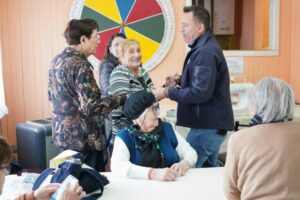 Clubes de adultos mayores recibieron aporte para el desarrollo de sus reuniones
