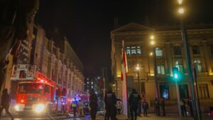 Incendio afectó a la Corte Suprema en Santiago Centro