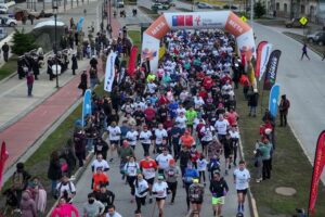Más de 300 personas fueron parte de la Corrida Familiar del Mes del Mar