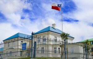 Rechazan recurso de amparo de ciudadano extranjero con orden de expulsión del país