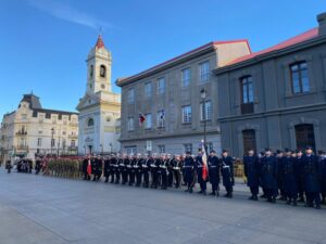 Esquinazo masivo y desfile de las Fuerzas Armadas