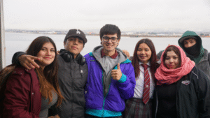 Adultos mayores y estudiantes navegaron  en el ferry Pathagon