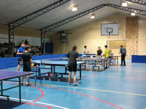 Una treintena de jóvenes en primera fecha del tenis de mesa