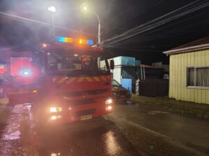 Incendio destruyó vivienda y dejó a tres damnificados