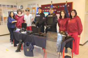 Armada realizó muestra a estudiantes de Colegio Charles Darwin