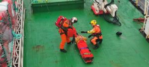 Armada rescató a tripulante con operativo en altamar