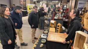 Más de 10 emprendedores dan vida a feria del Día del Padre en el mall