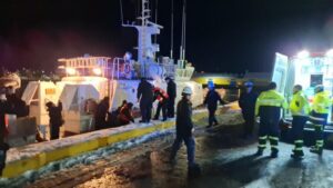 “Dragón del Estrecho” salvó la vida de tripulante de ferry en altamar