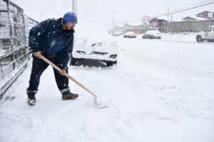 Multas superiores a $600 mil arriesgan vecinos que no limpian sus frontis