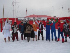 Dotaciones de la Armada en la Antártica recibieron el solsticio de invierno