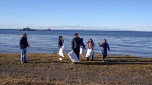 Jornada de limpieza ayer en el borde costero de Punta Arenas