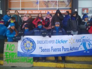 Trabajadores de Supermercado Lider iniciaron ayer una huelga indefinida