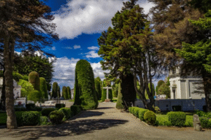 Libro cuenta en 200 páginas la historia del Cementerio