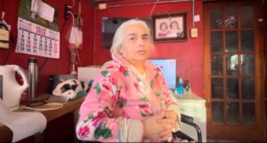 Salud Municipal se compromete con caso de vecina postrada