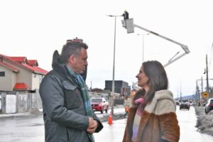 Instalación de luminarias LED alcanza más del 70% del parque urbano