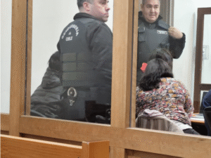 Formalizan a dos menores y un adulto que perpetraron robos en locales comerciales