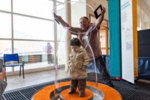 Museo Interactivo Mirador llegó a Natales con la muestra itinerante “El Despertar de los Sentidos”