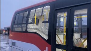 Bus de Ascendal fue apedreado durante recorrido matutino